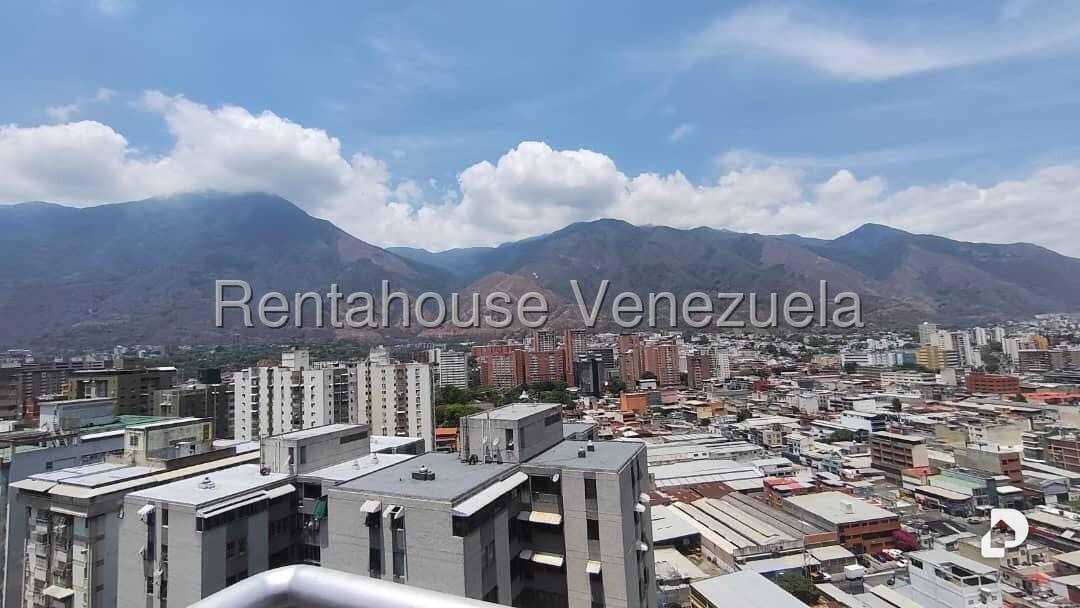 Office in Los Cortijos de Lourdes, Caracas – 15
