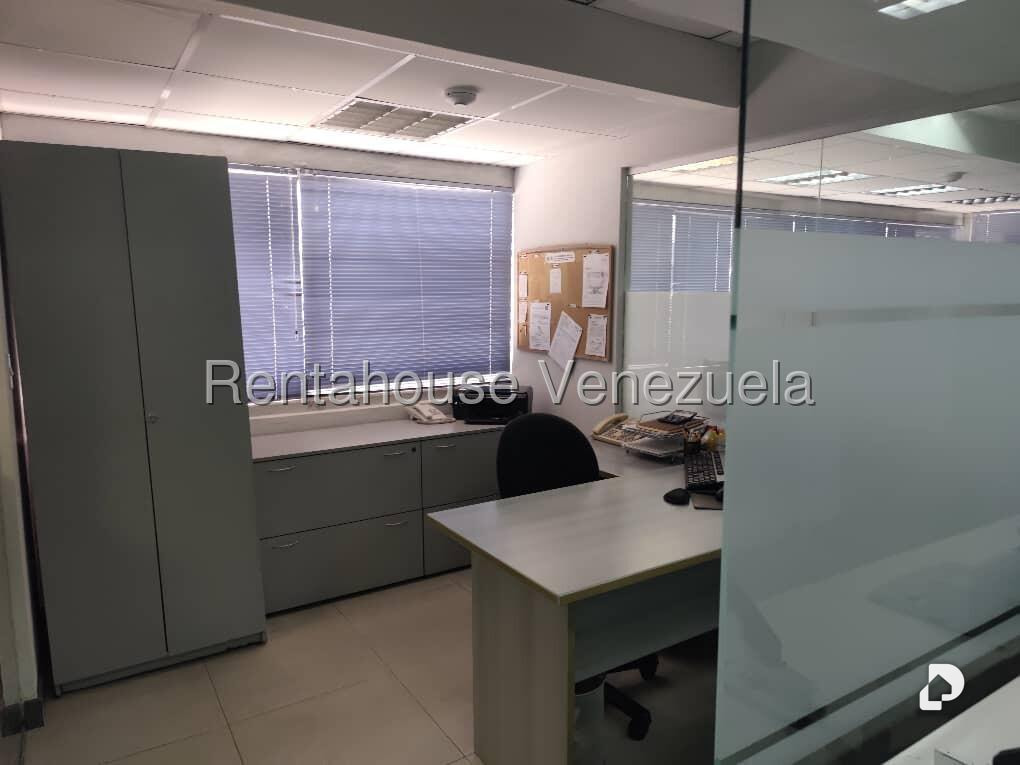 Office in Los Cortijos de Lourdes, Caracas – 10