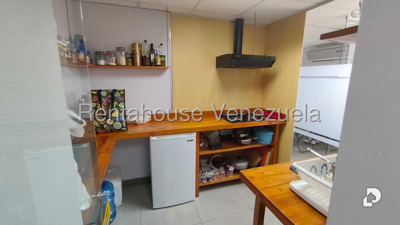 Office in Los Cortijos de Lourdes, Caracas – 18