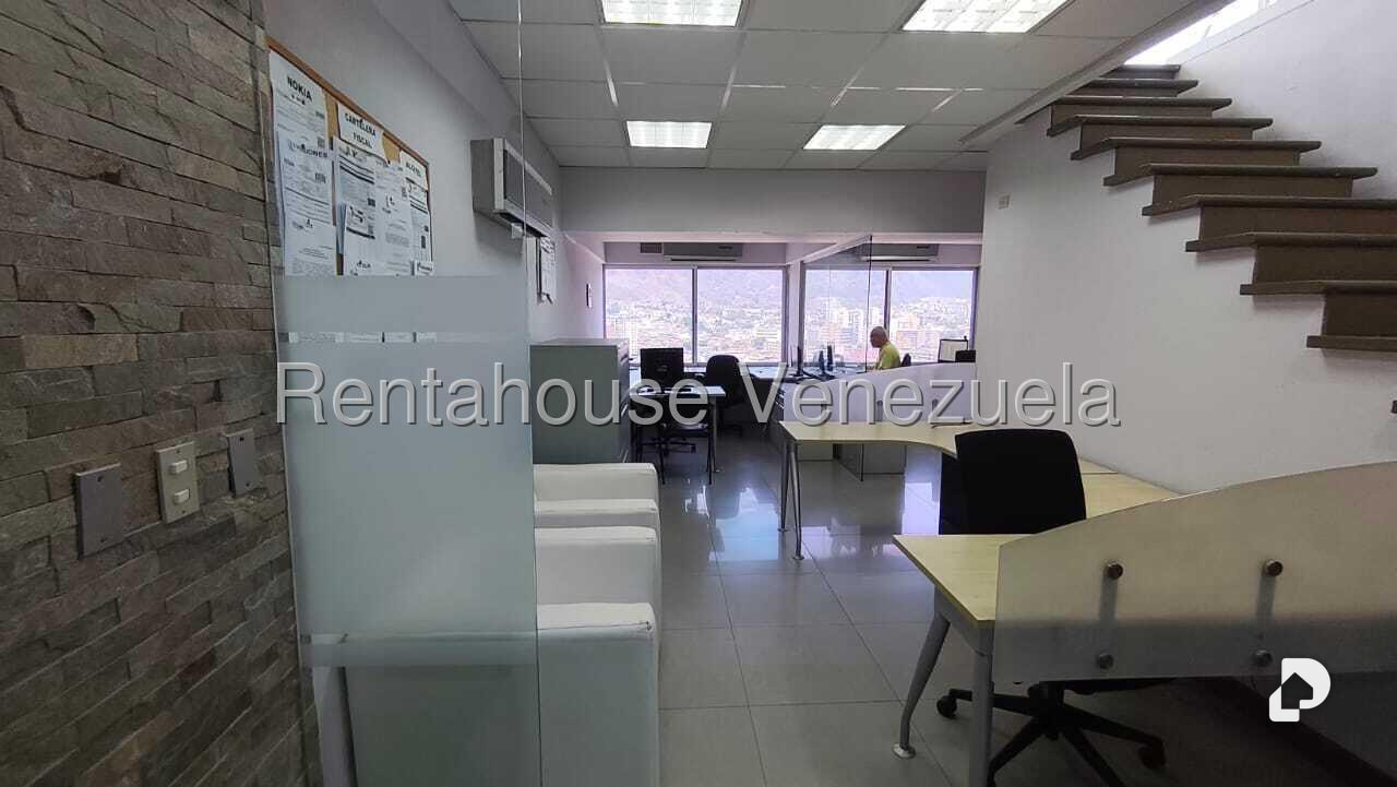 Office in Los Cortijos de Lourdes, Caracas – 19