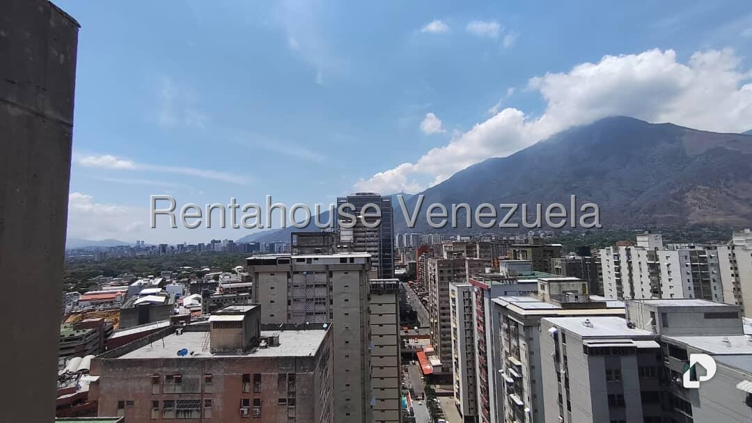 Office in Los Cortijos de Lourdes, Caracas – 24