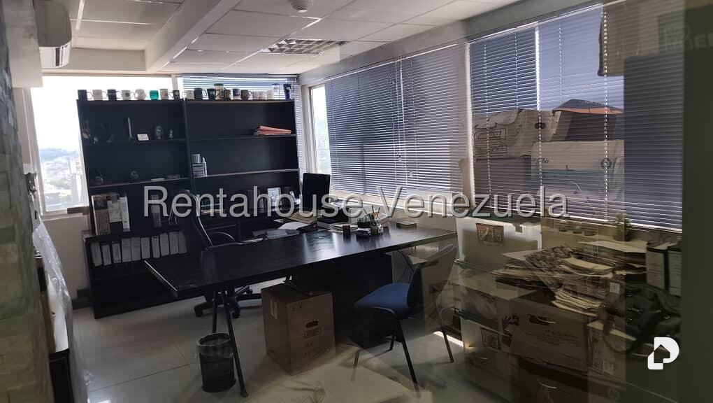 Office in Los Cortijos de Lourdes, Caracas – 11