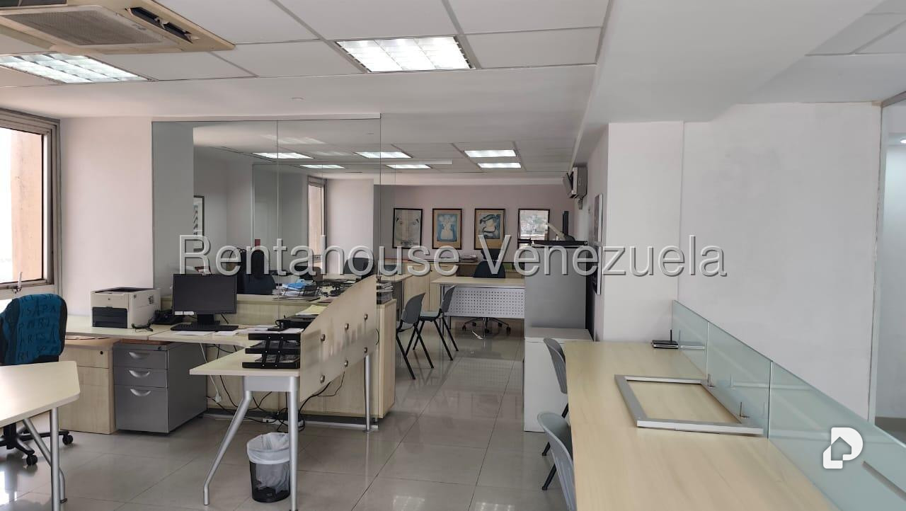 Office in Los Cortijos de Lourdes, Caracas – 1