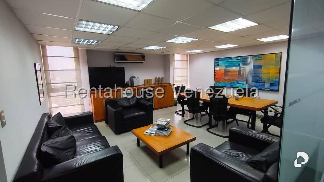 Office in Los Cortijos de Lourdes, Caracas – 17
