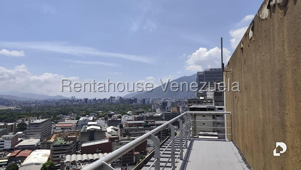 Office in Los Cortijos de Lourdes, Caracas – 23