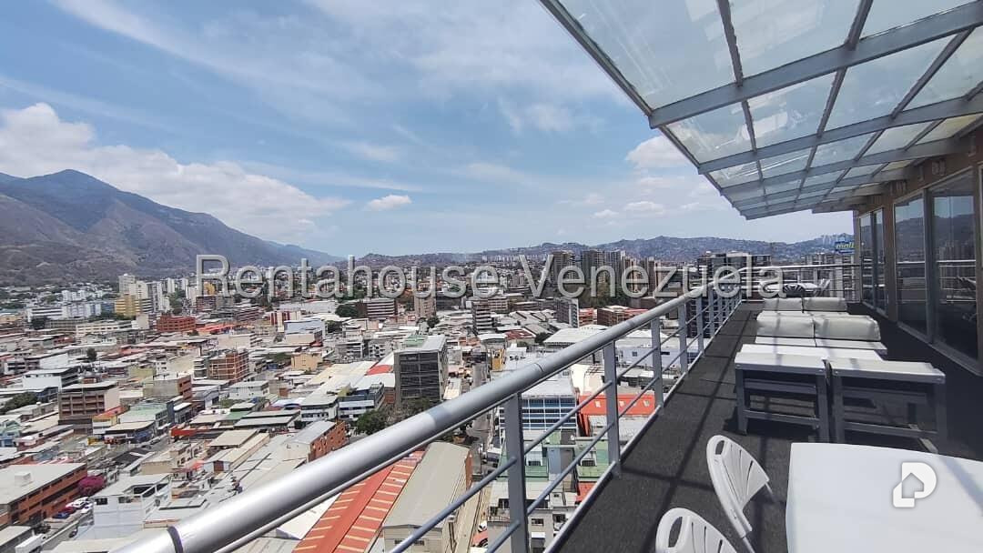 Office in Los Cortijos de Lourdes, Caracas – 26