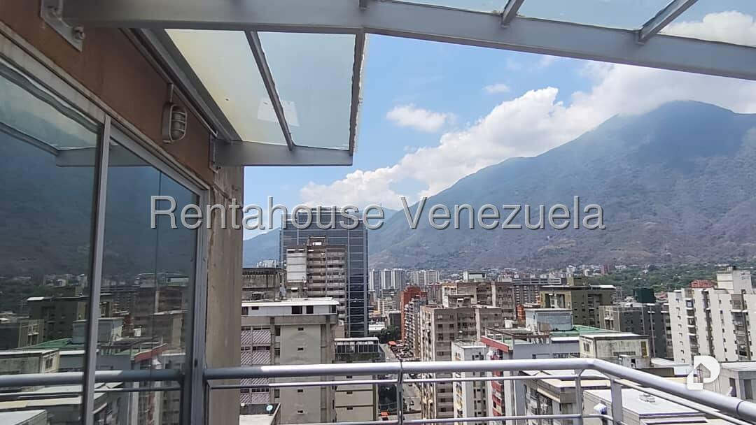 Office in Los Cortijos de Lourdes, Caracas – 21
