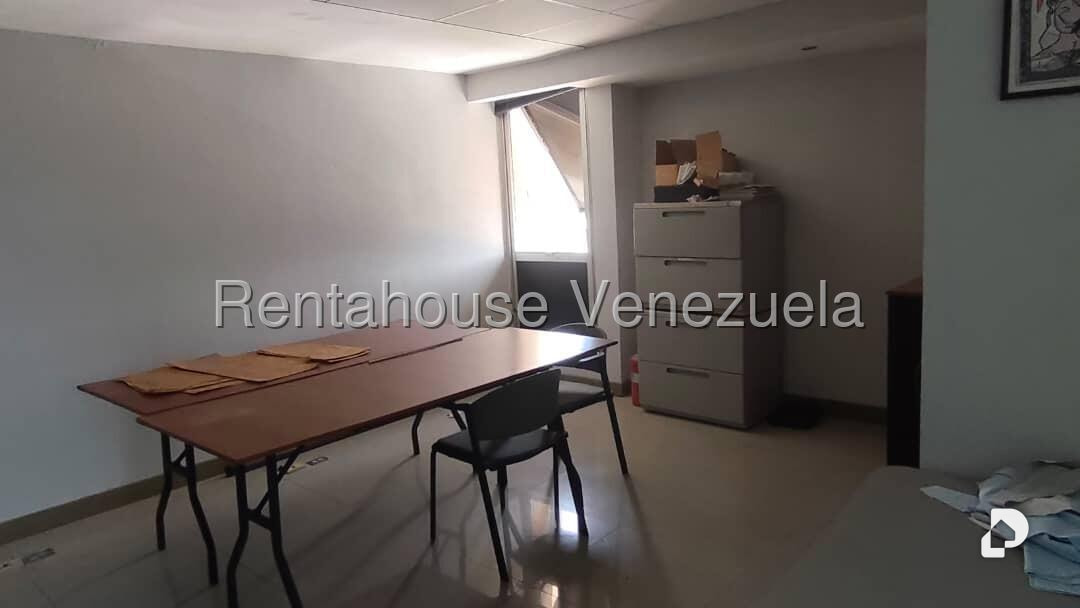 Office in Los Cortijos de Lourdes, Caracas – 14