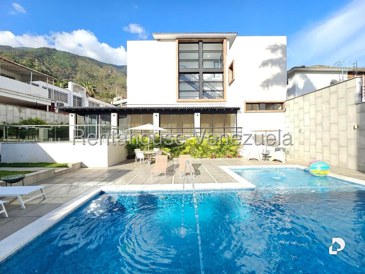 Casa en Altamira, Caracas – 23