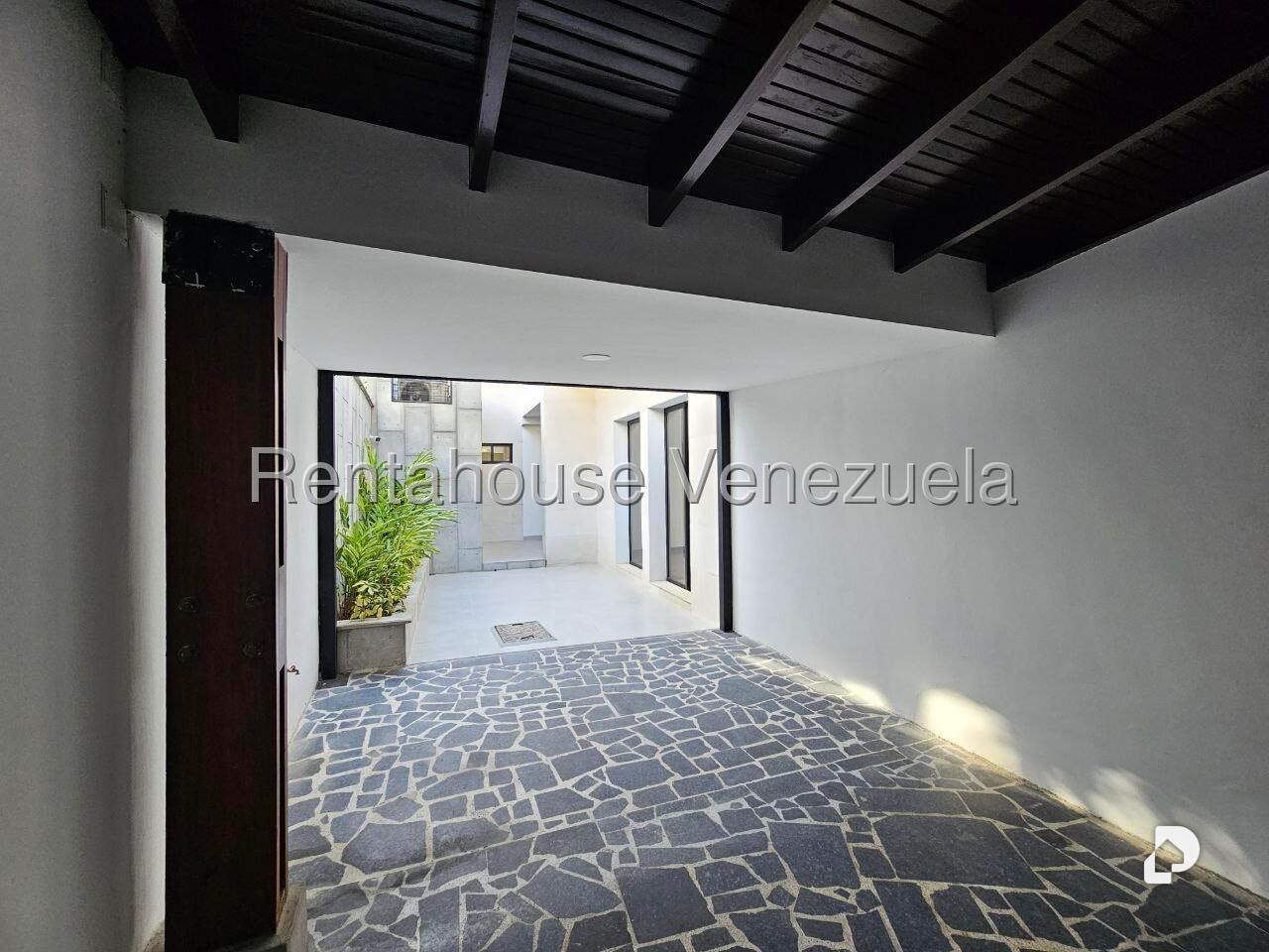 Casa en Altamira, Caracas – 17