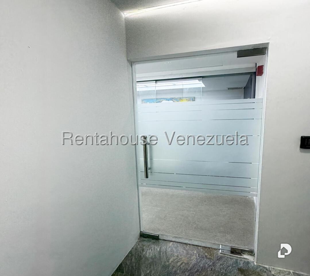 Oficina en Los Palos Grandes, Caracas – 8