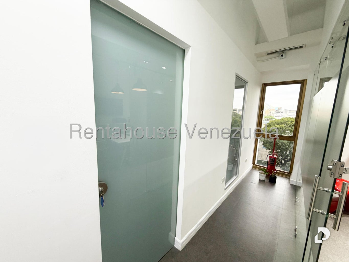Oficina en Los Palos Grandes, Caracas – 4