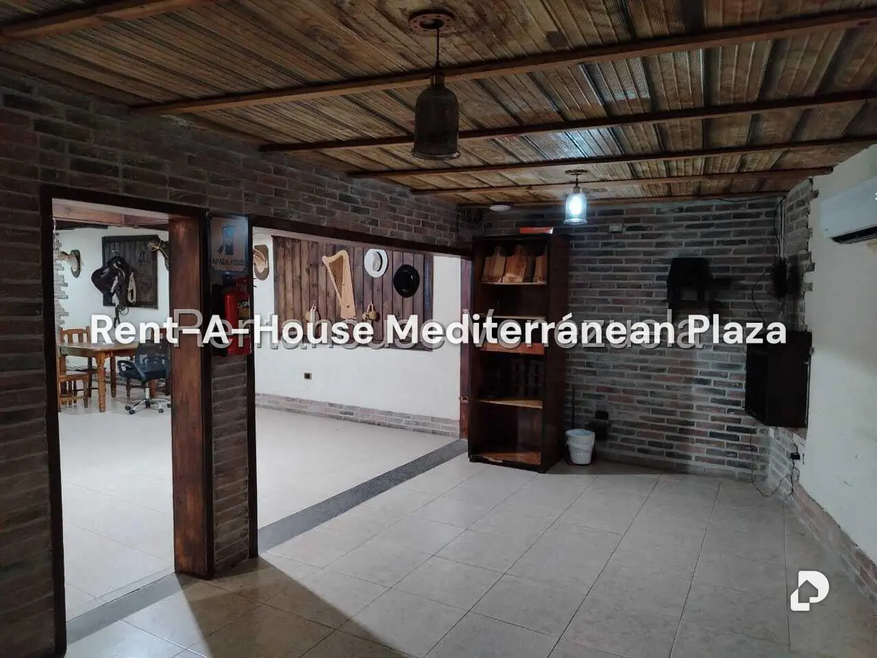 Local comercial en Parroquia Urbana San José, Valencia – 23