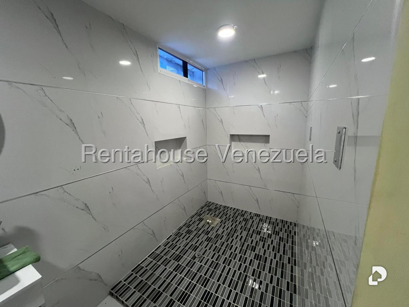 Casa en Las Acacias, Caracas – 12