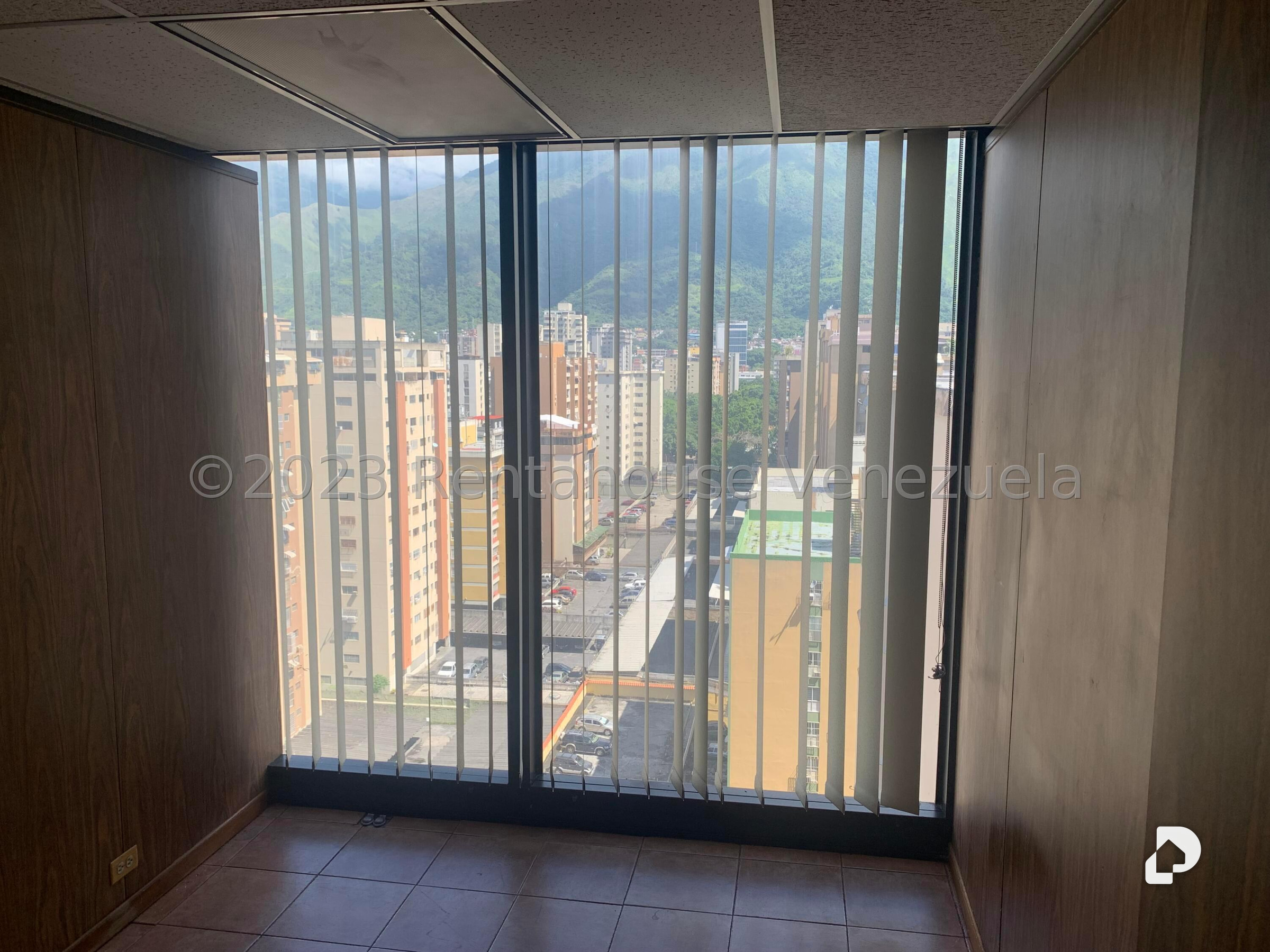 Oficina en La Urbina, Caracas – 5