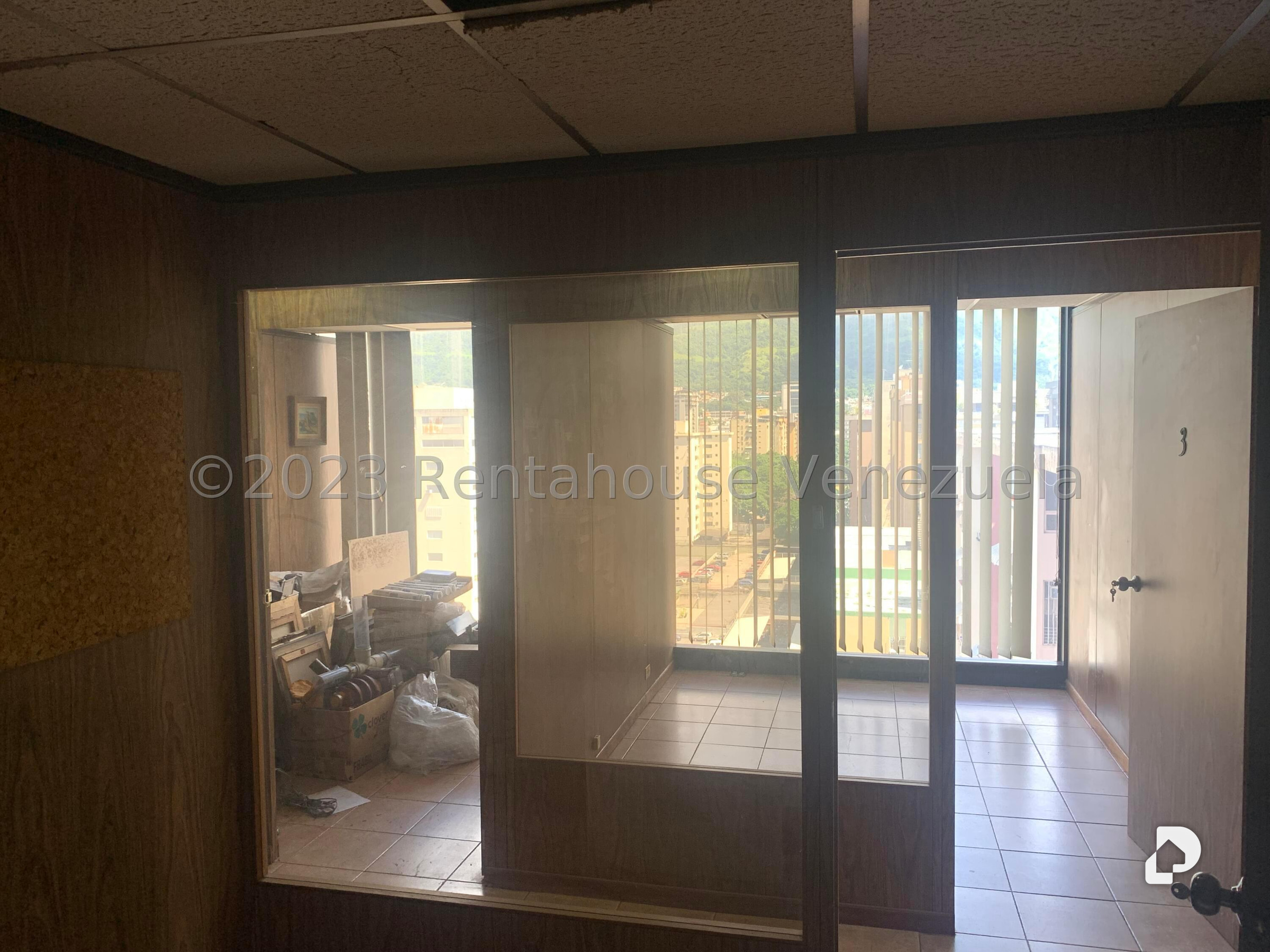 Oficina en La Urbina, Caracas – 8