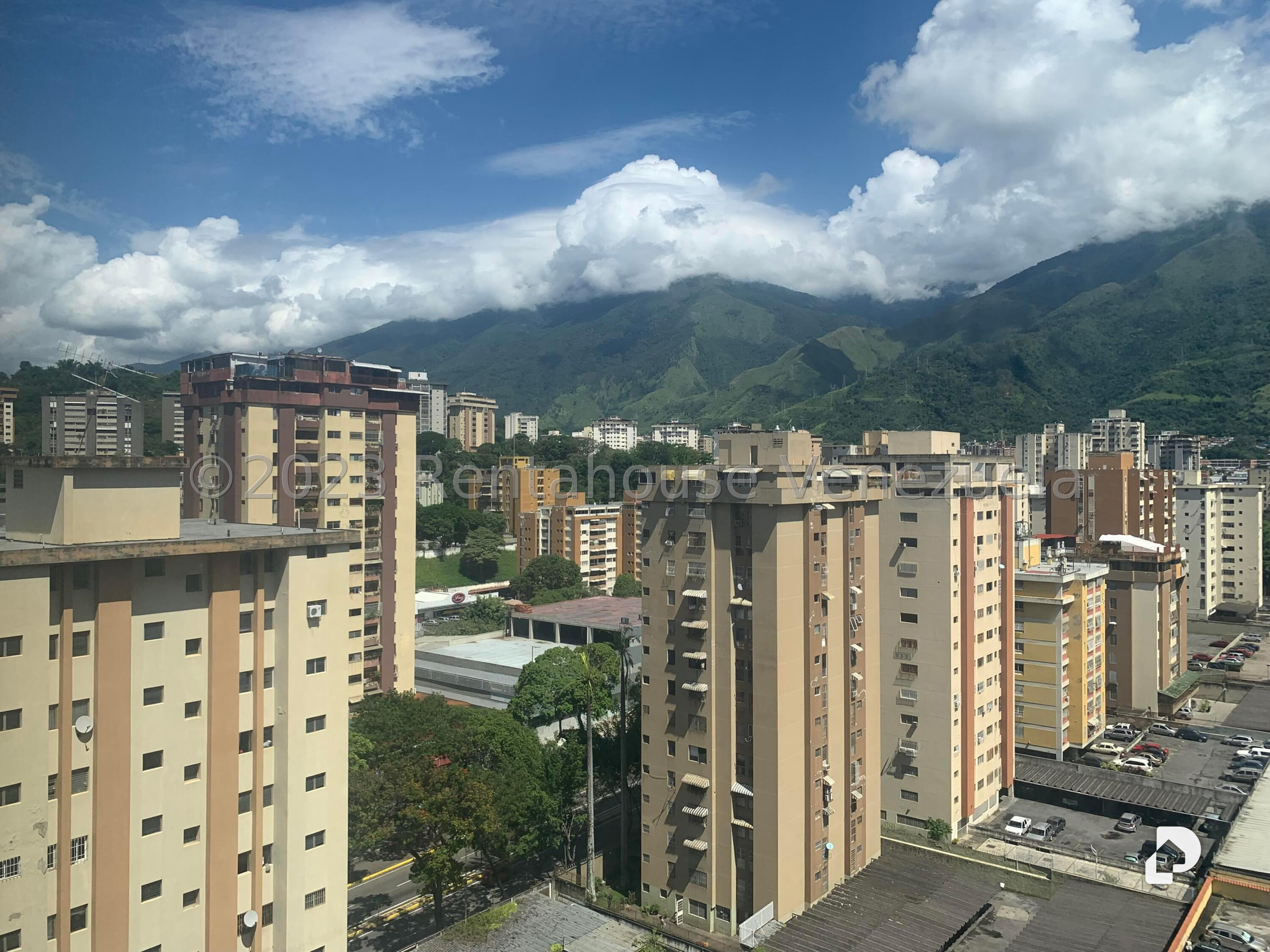 Oficina en La Urbina, Caracas – 9