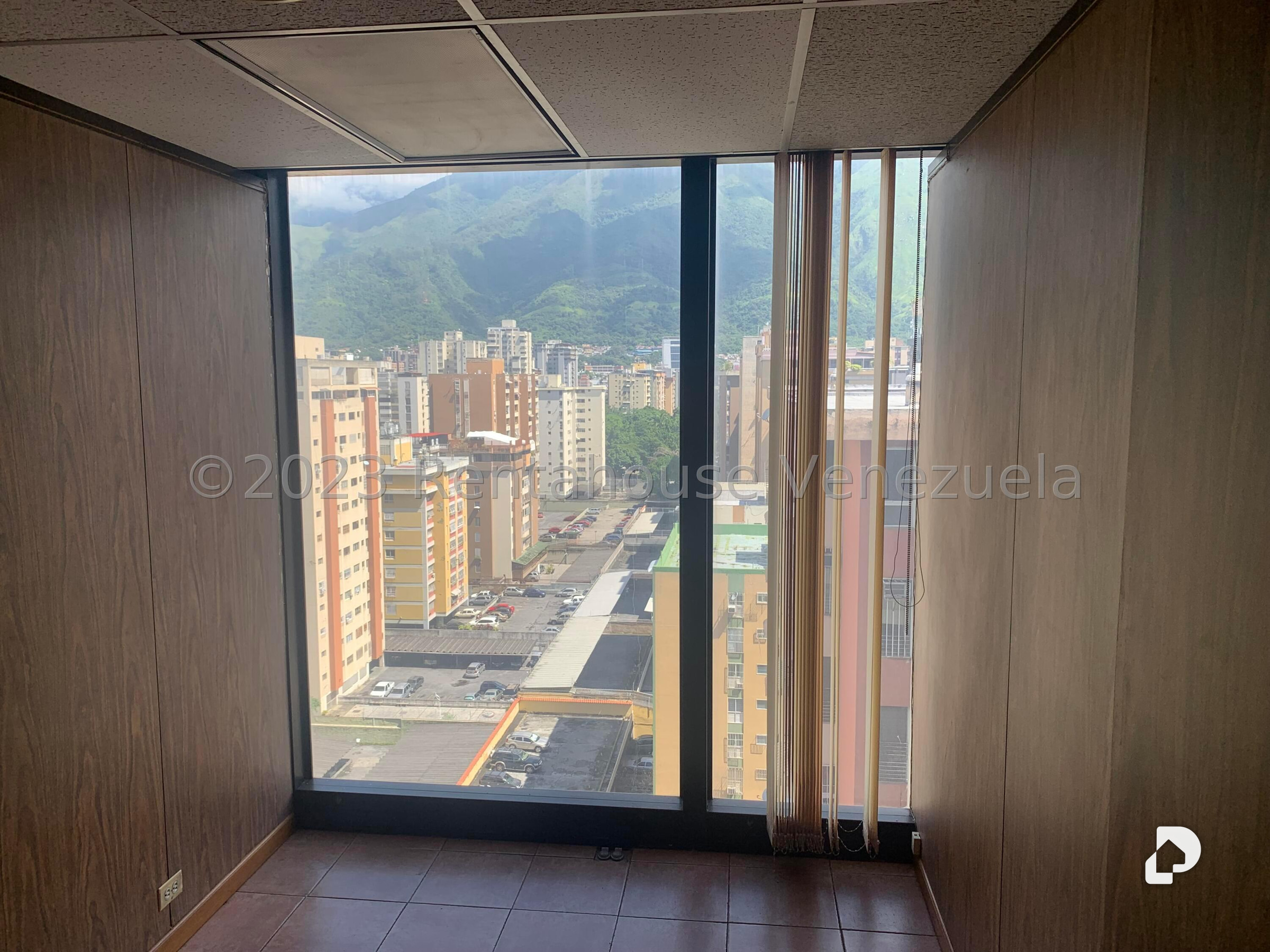 Oficina en La Urbina, Caracas – 3