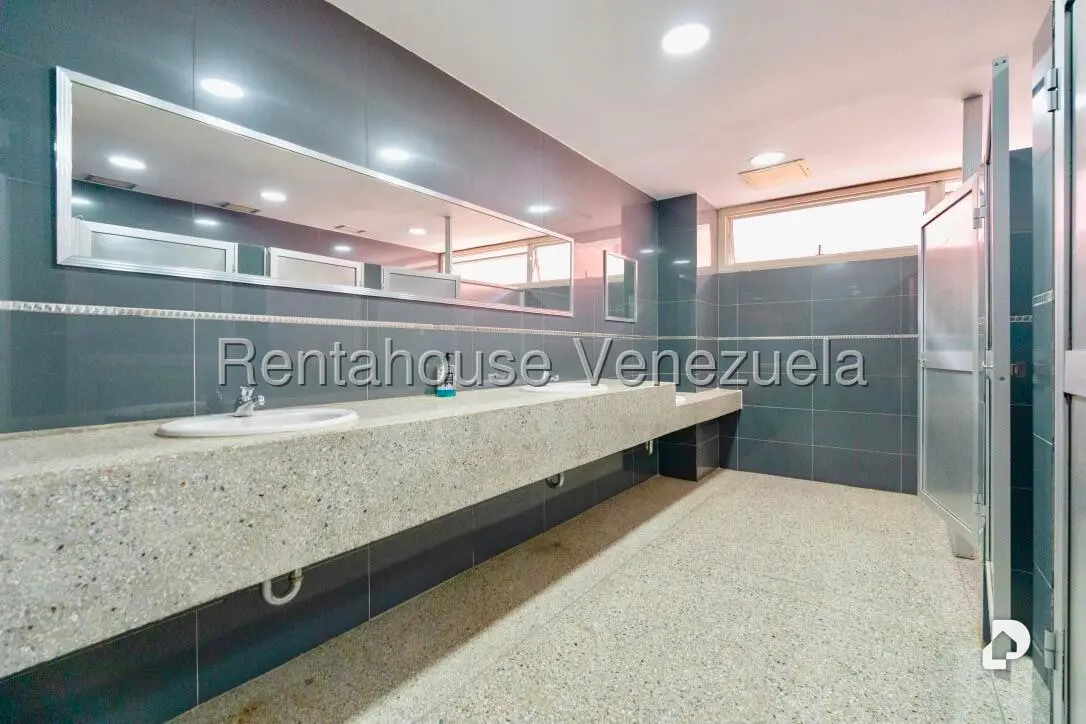 Building in Los Ruices, Caracas – 17