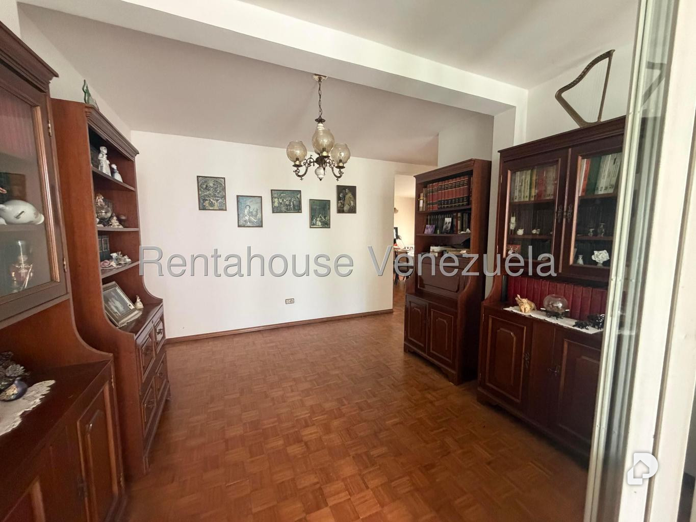 Casa en Lomas de La Lagunita, Caracas – 18