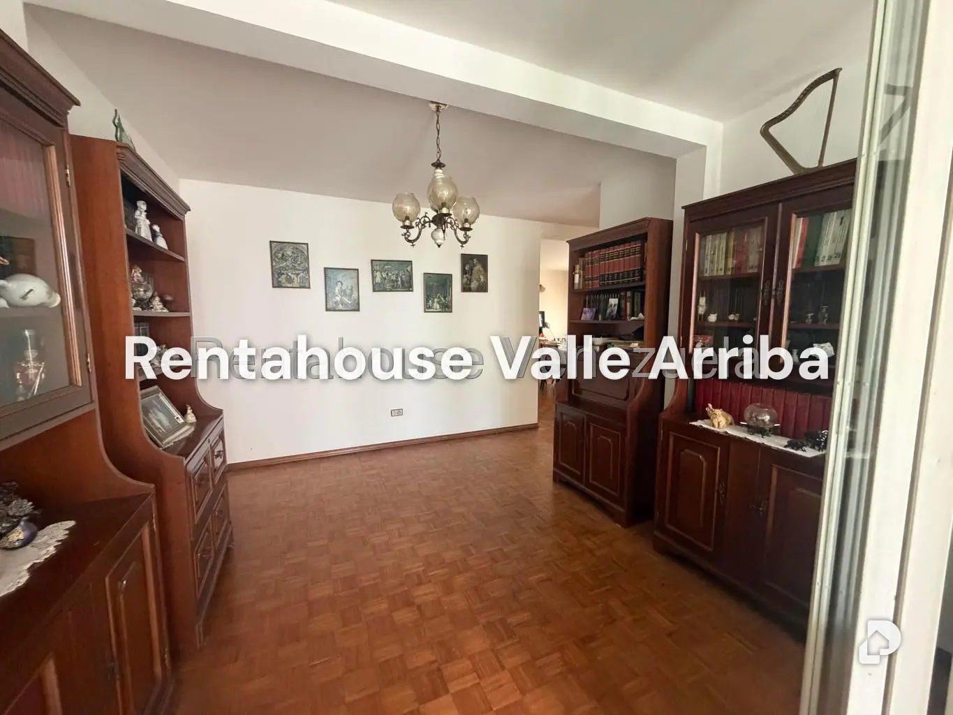 Casa en Lomas de La Lagunita, Caracas – 18