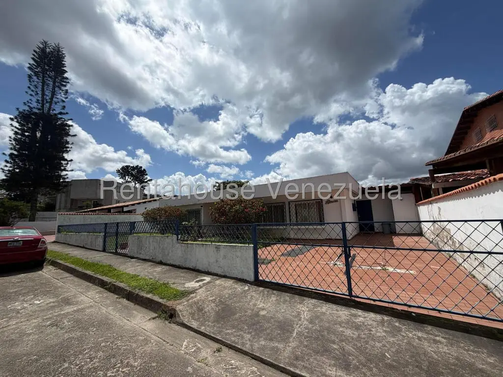 House in Lomas de La Lagunita, Caracas - 1