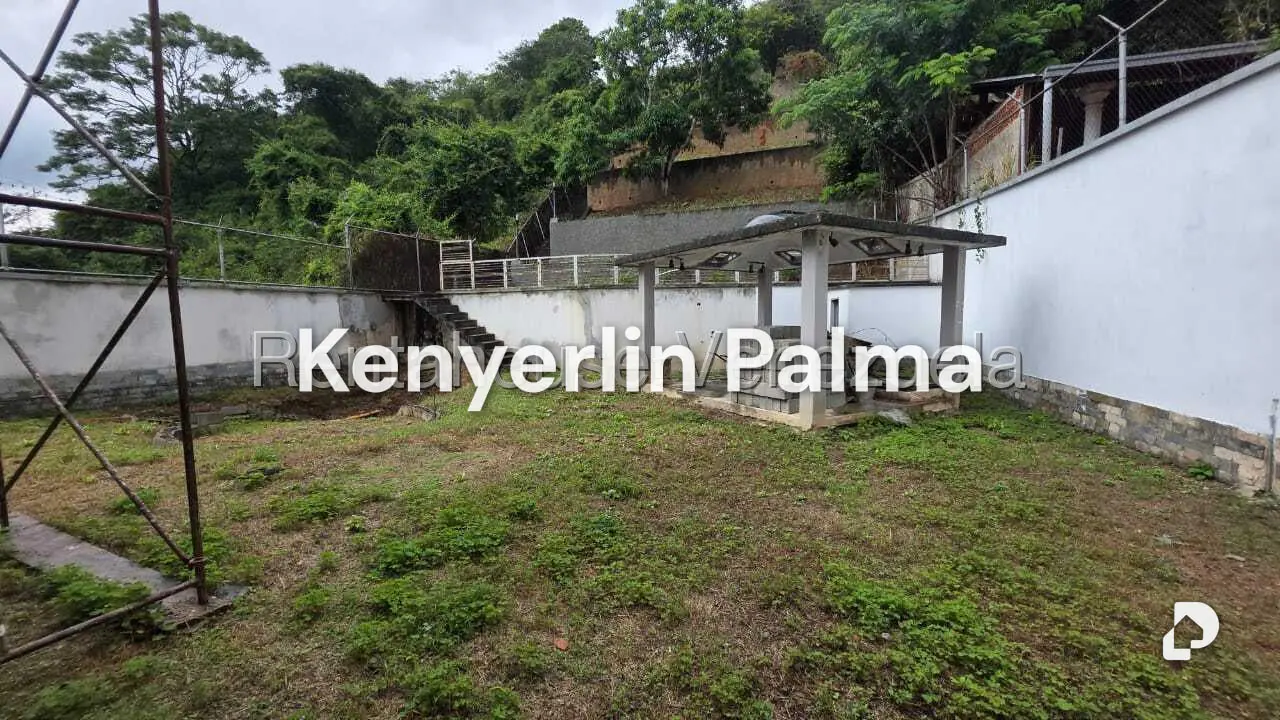 House in Colinas del Tamanaco, Caracas – 27