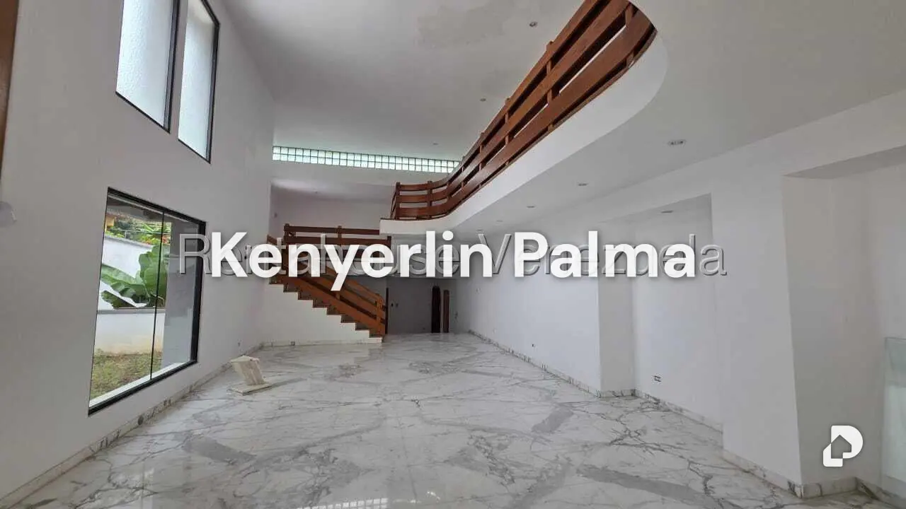 House in Colinas del Tamanaco, Caracas – 11