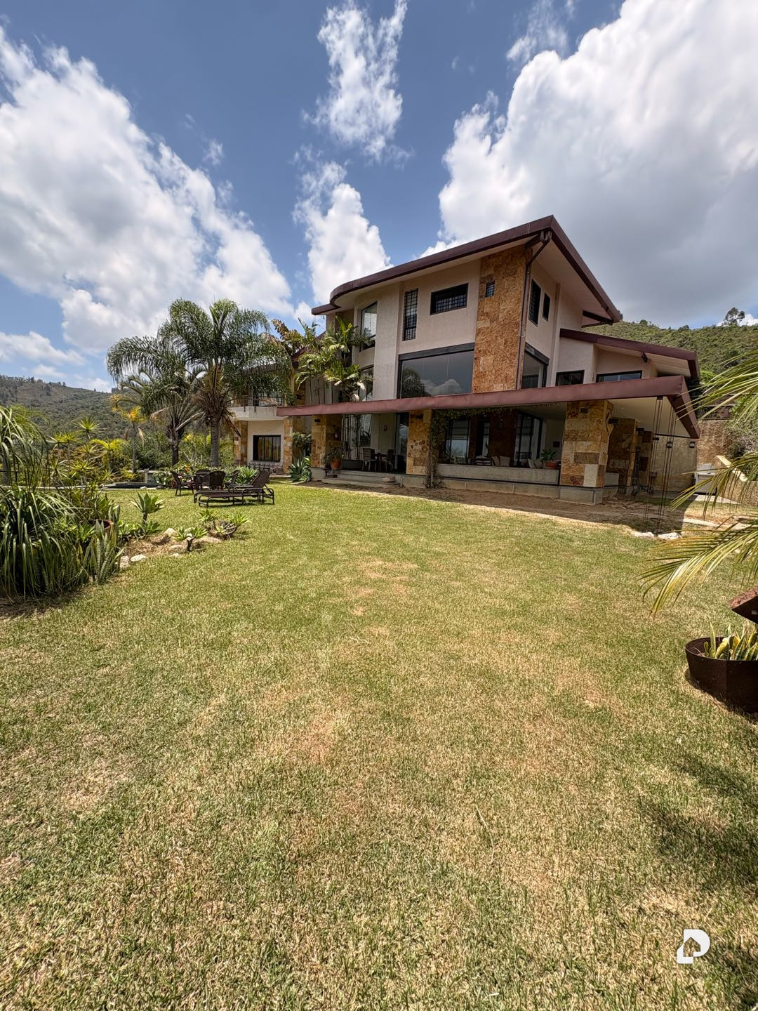 House in La Trinidad, Caracas – 3