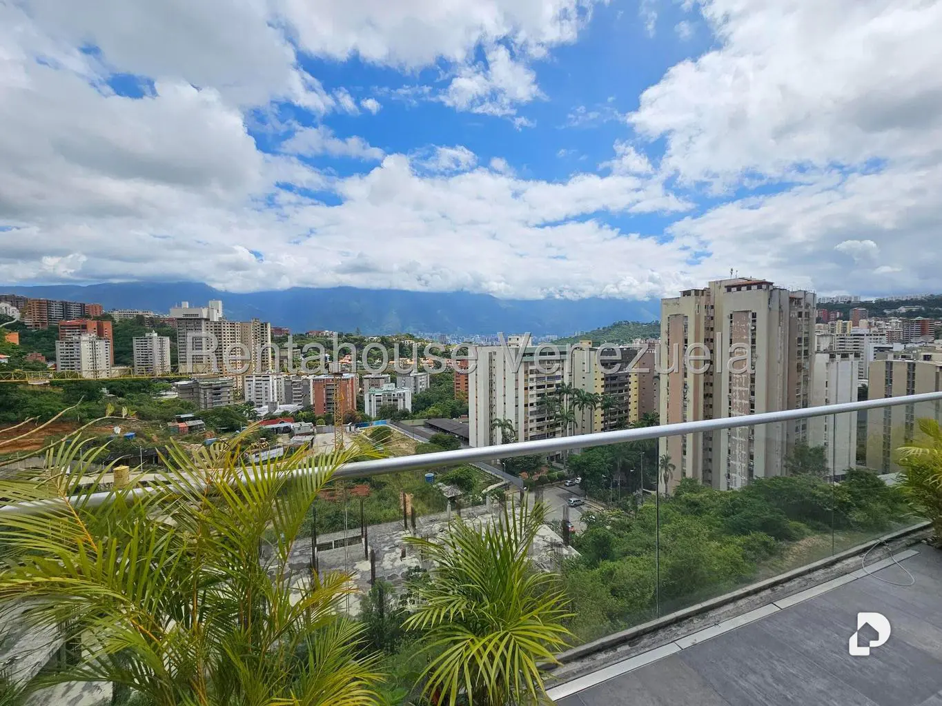 Apartamento en Santa Fe Sur, Caracas – 11