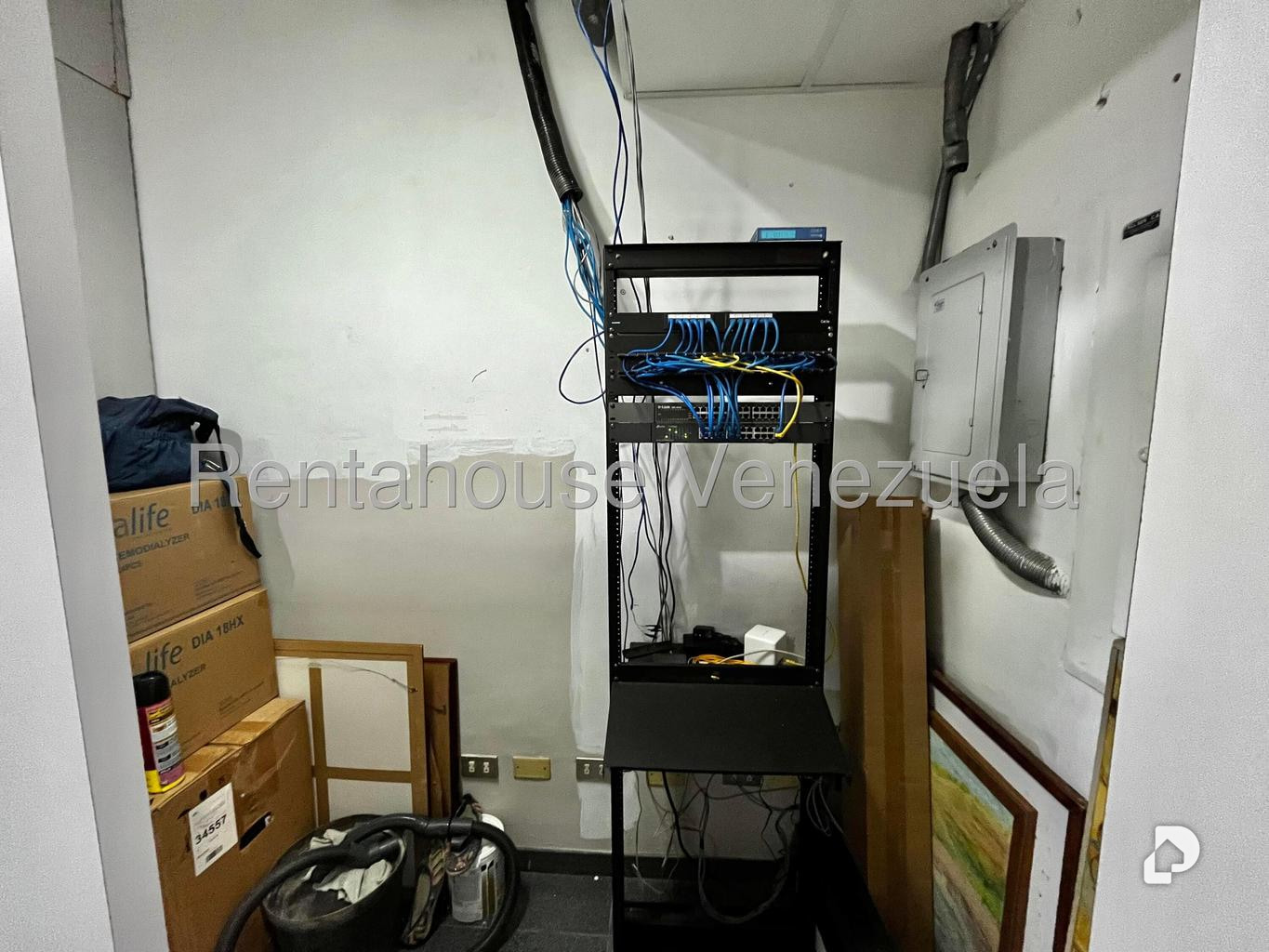 Oficina en La Castellana, Caracas – 19