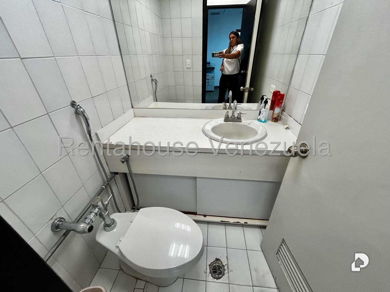 Oficina en La Castellana, Caracas – 28