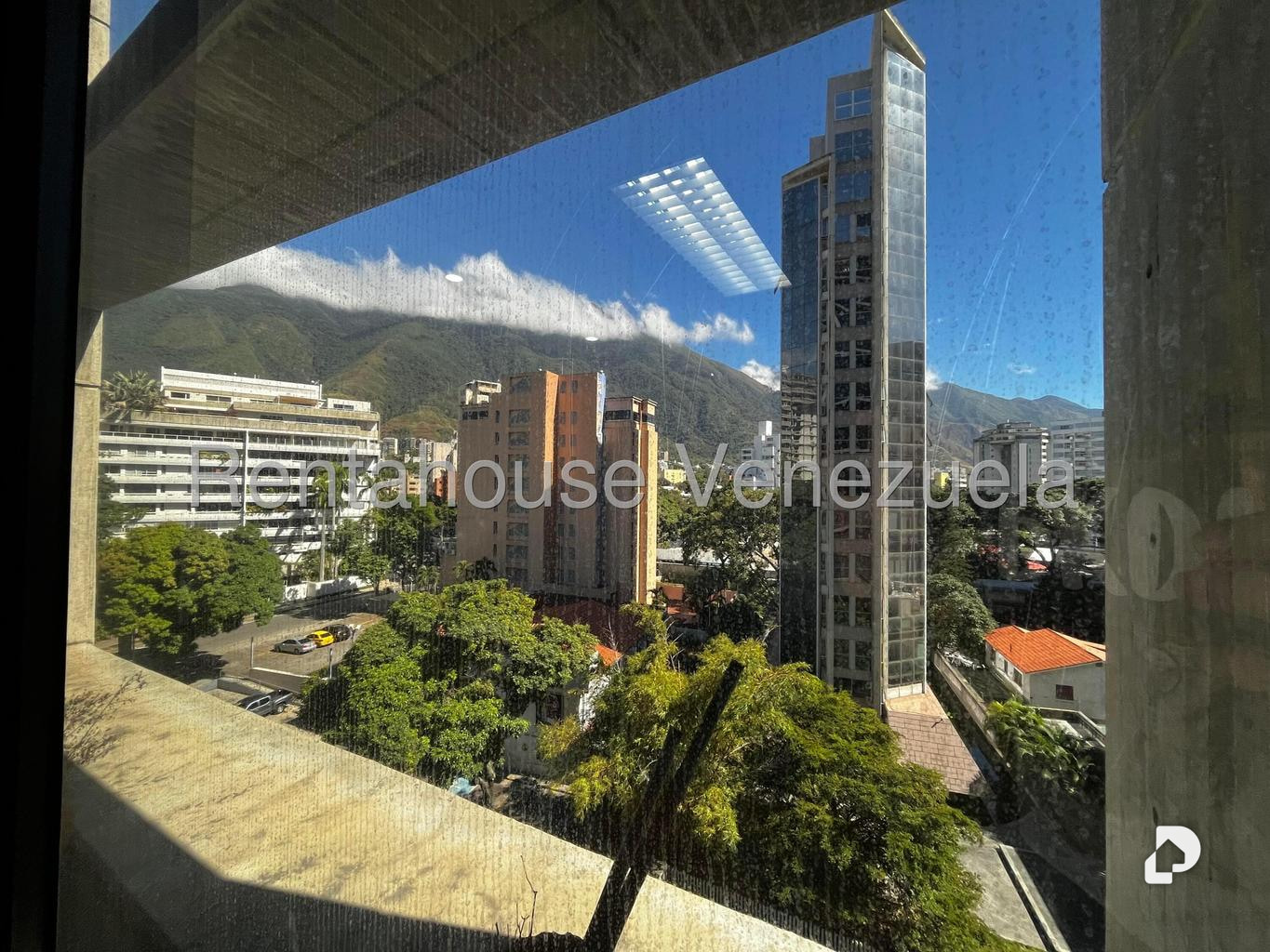 Oficina en La Castellana, Caracas – 24