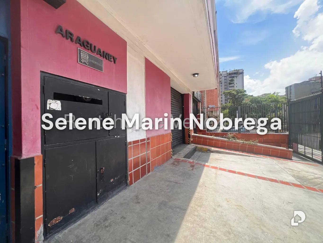 Edificio en La Urbina, Caracas – 3