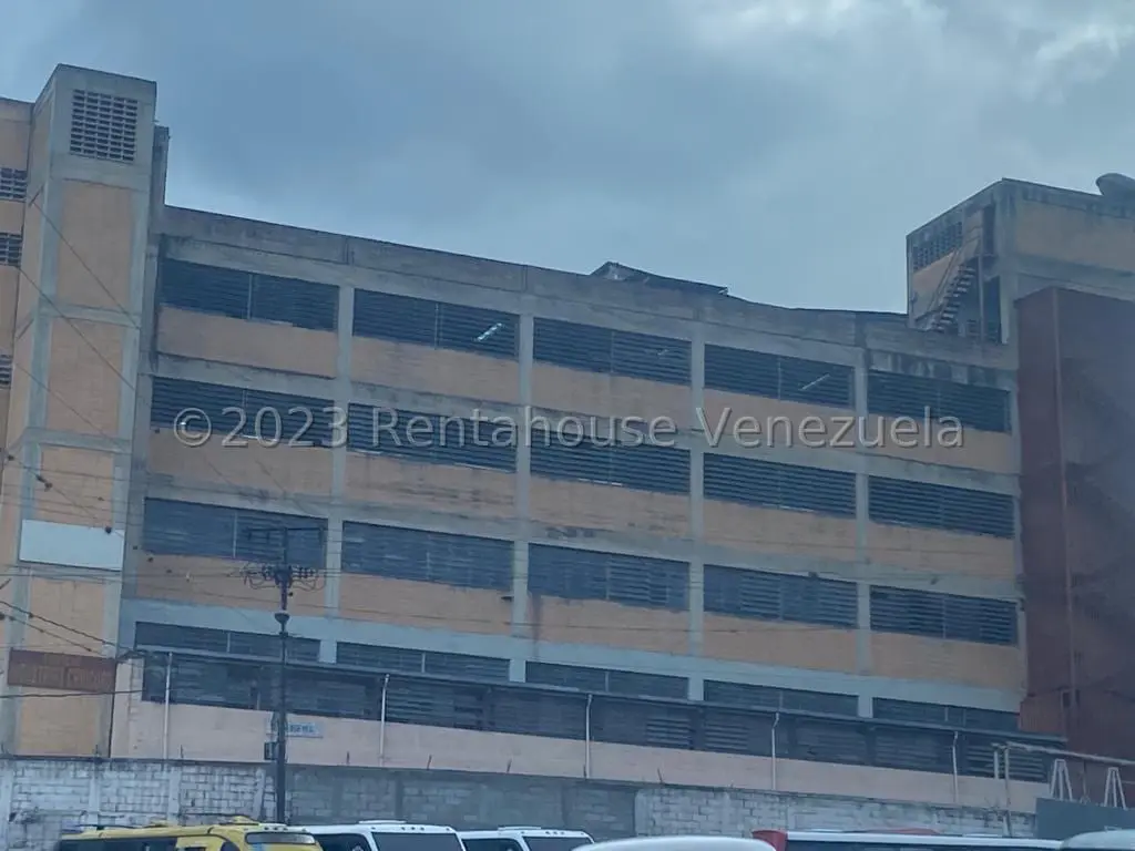 Warehouse in Ruiz Pineda, Caracas - 1