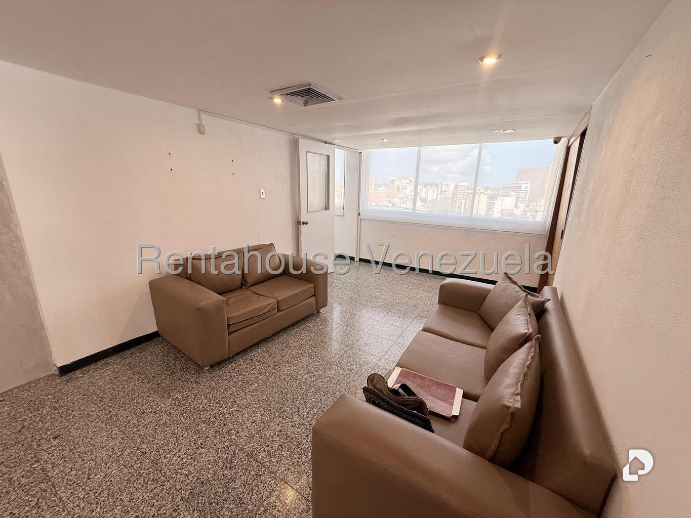 Oficina en Los Cedros, Caracas – 18