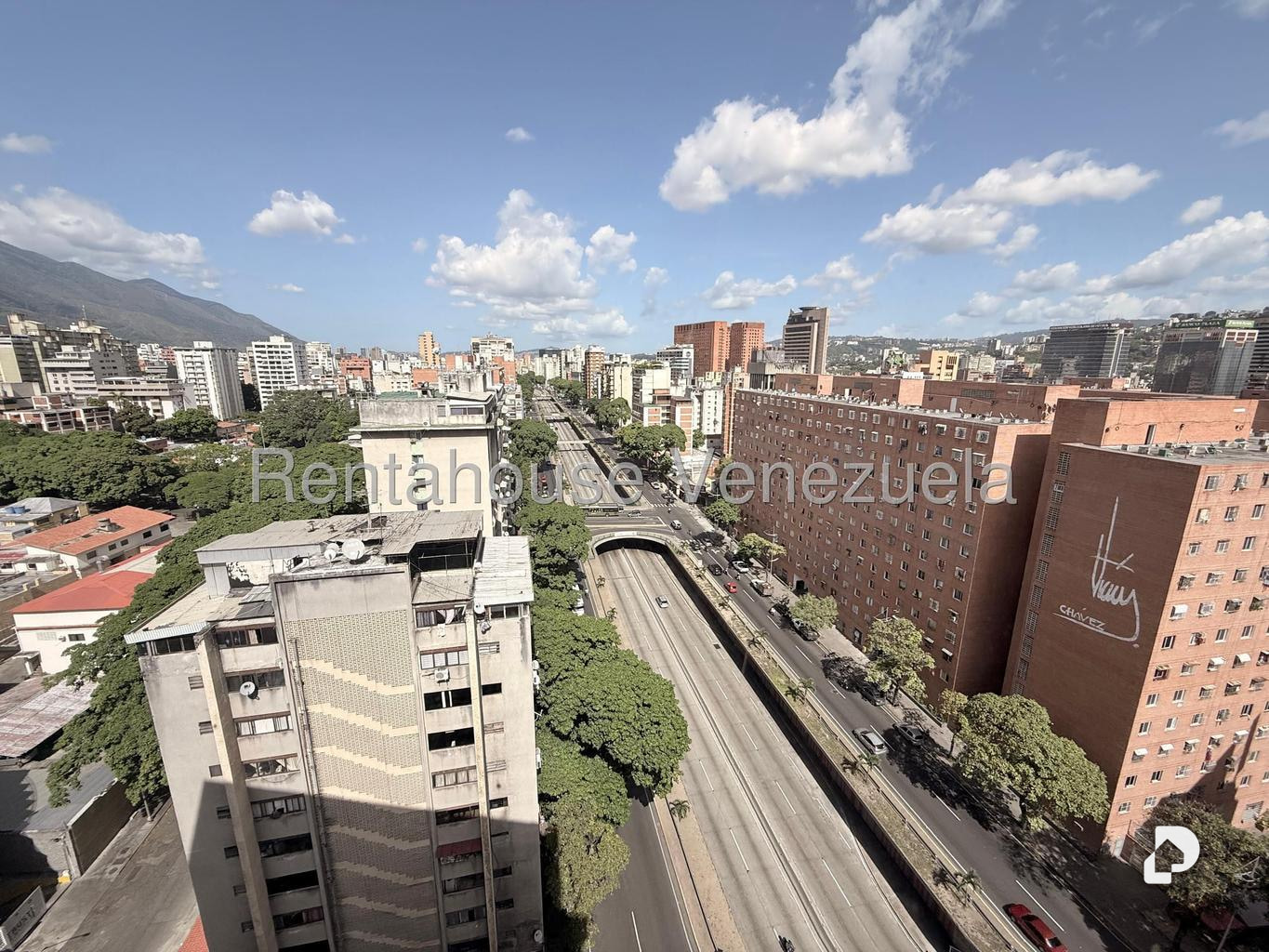 Oficina en Los Cedros, Caracas – 13