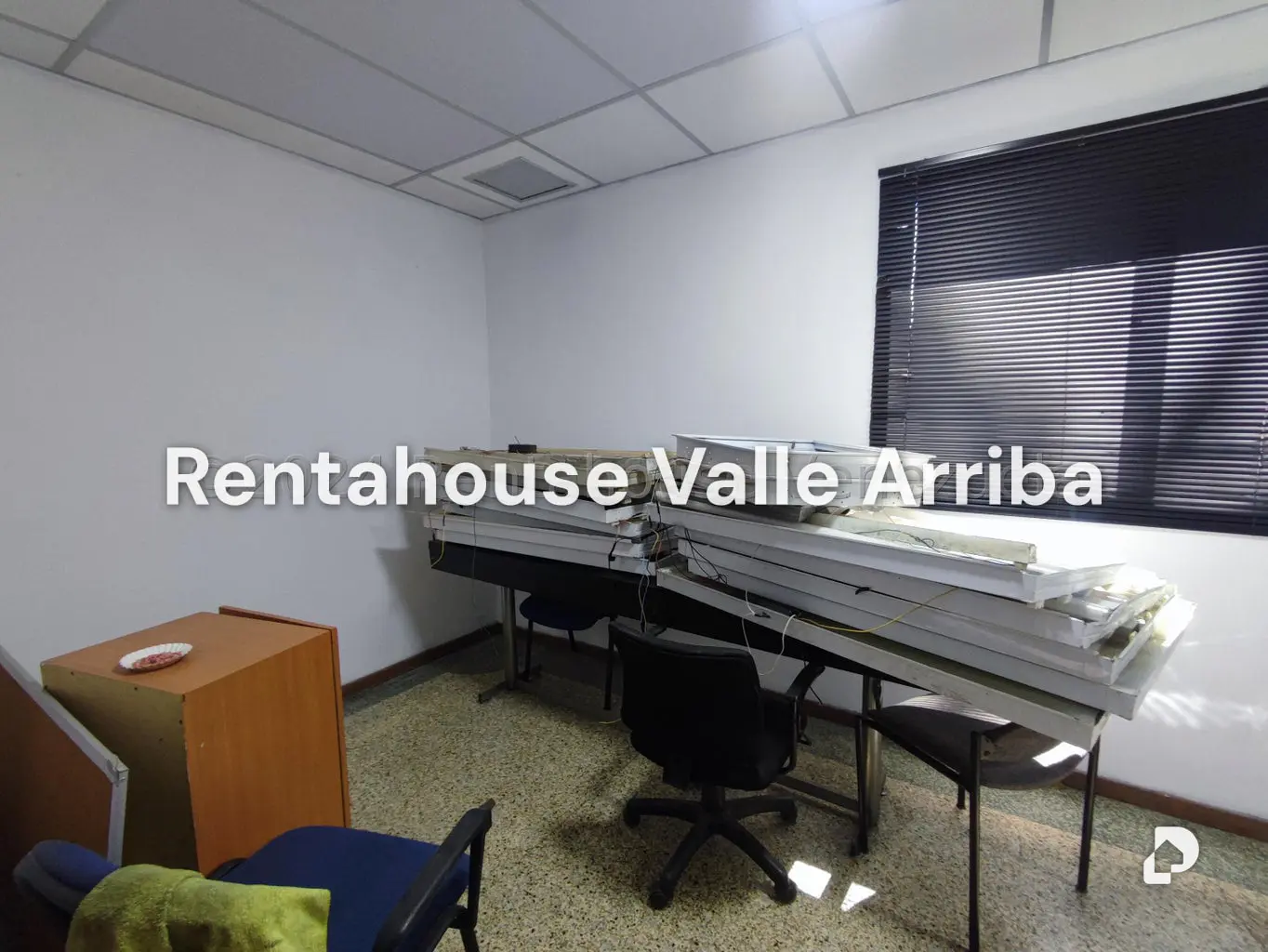 Local comercial en Los Chaguaramos, Caracas – 24