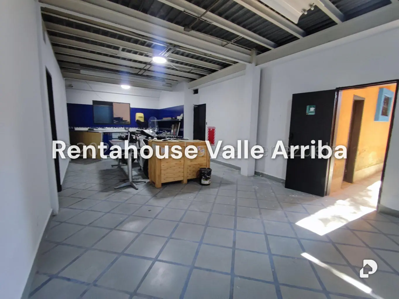 Local comercial en Los Chaguaramos, Caracas – 30