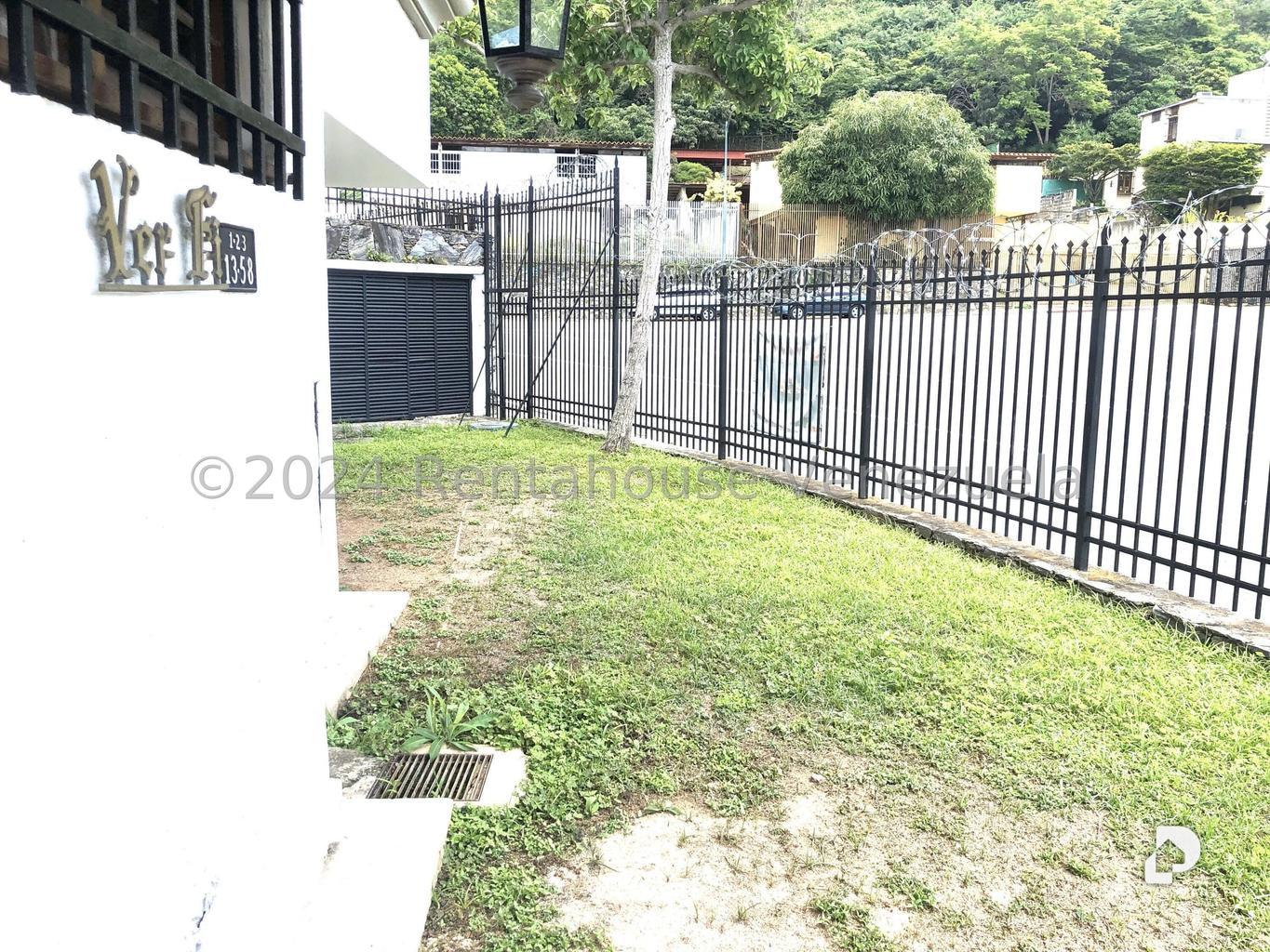 Casa en Cumbres de Curumo, Caracas – 28