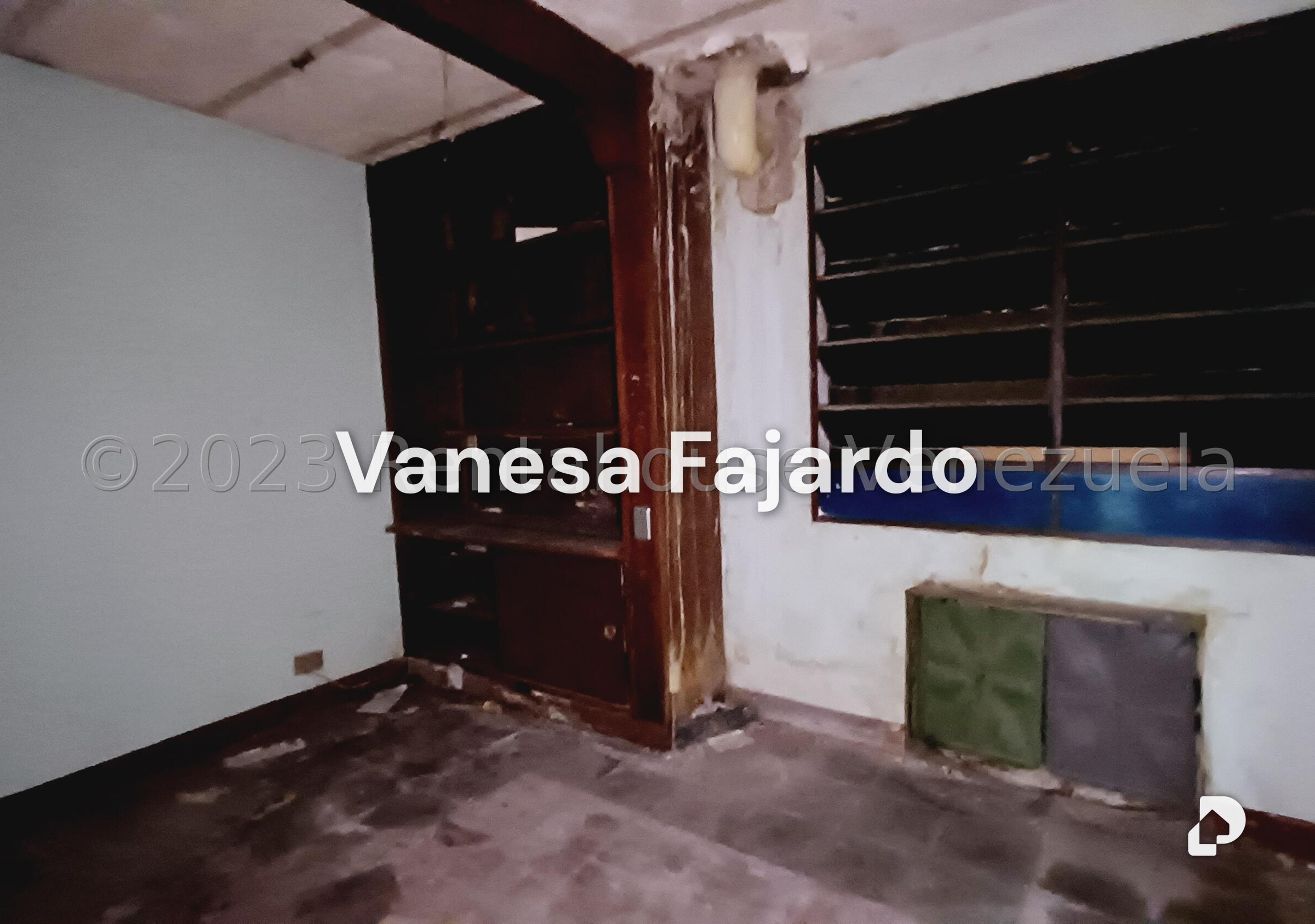 Edificio en Parroquia La Candelaria, Caracas – 27
