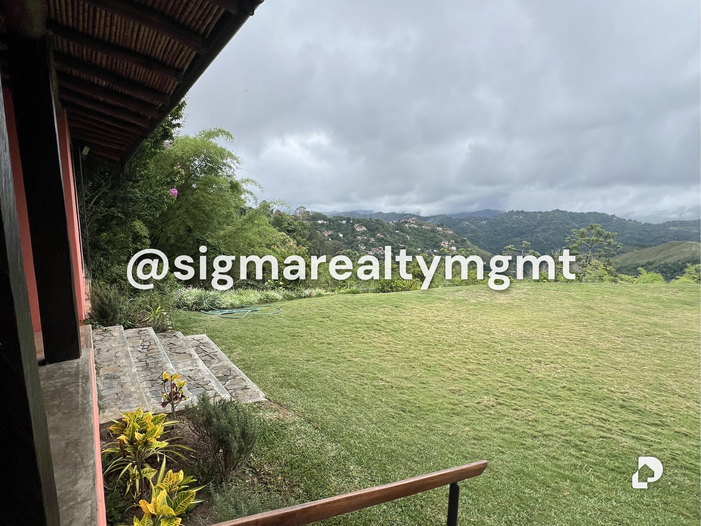 House in Oripoto, Caracas – 12
