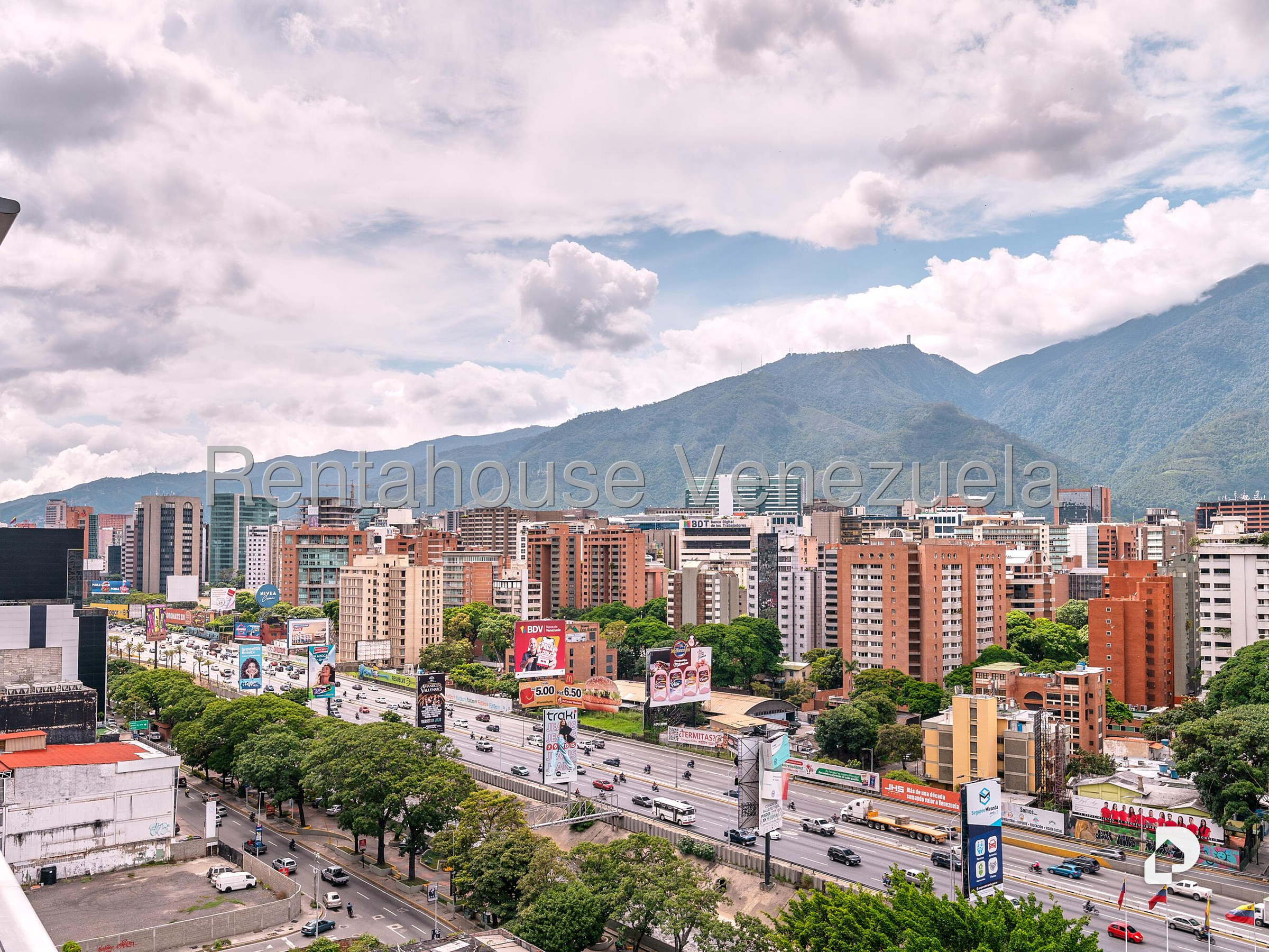 Oficina en Las Mercedes, Caracas – 18