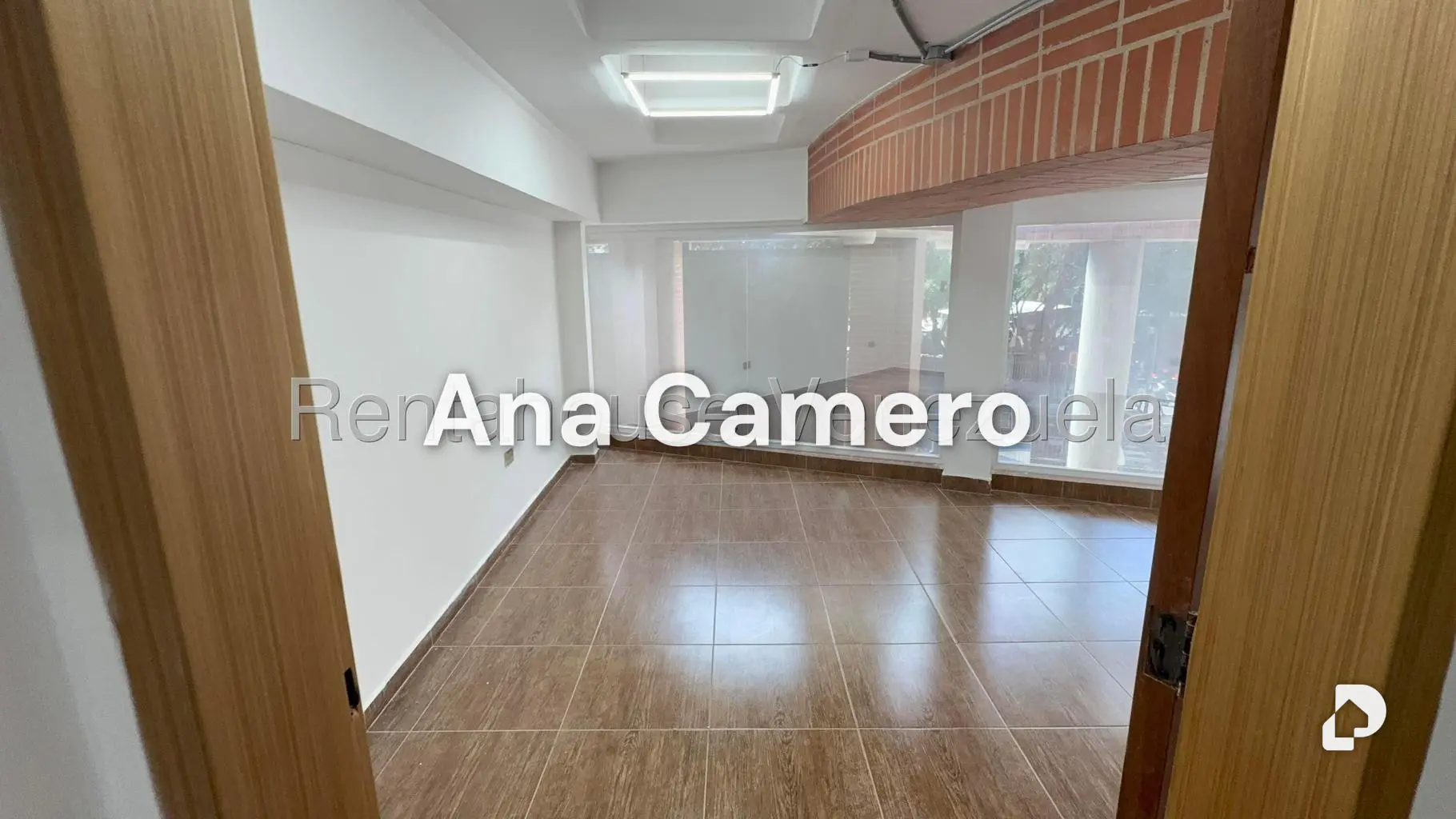 Local comercial en San Bernardino, Caracas – 24
