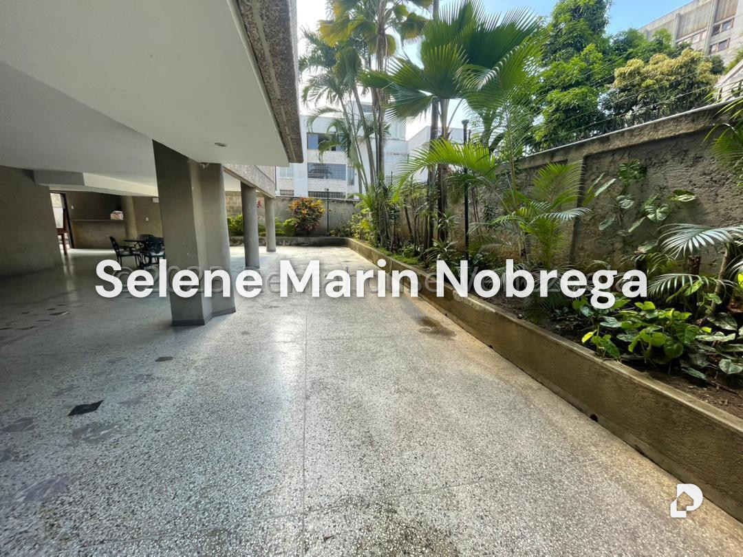 Apartamento en Altamira, Caracas – 2