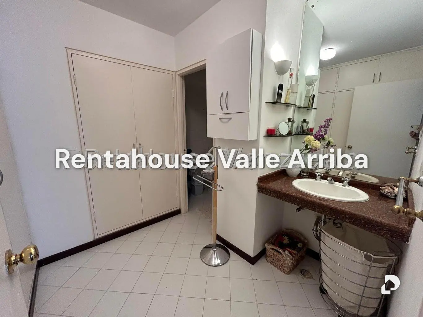 Apartamento en Las Mesetas de Santa Rosa de Lima, Caracas – 18