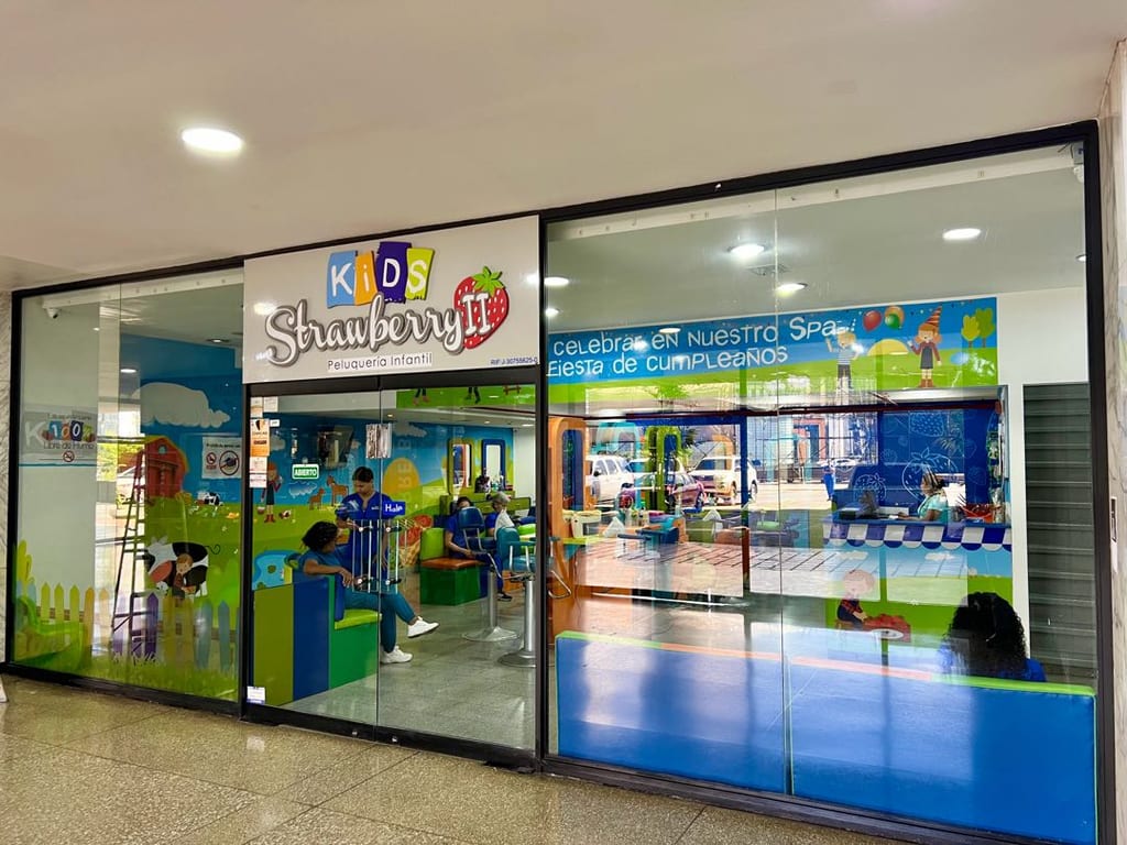 Local comercial en Chuao, Caracas - 1