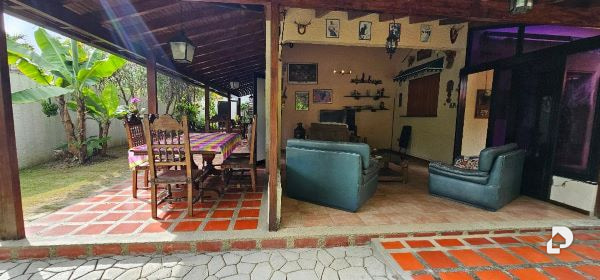 House in La Lagunita, Caracas – 25