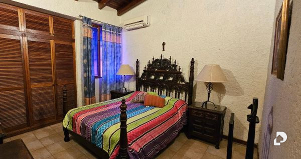 House in La Lagunita, Caracas – 19