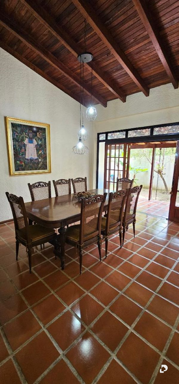 House in La Lagunita, Caracas – 16